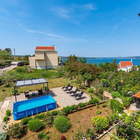 Apartment Sea And Mountain With Pool Novigrad  Oda fotoğraf