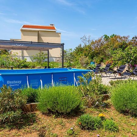 Apartment Sea And Mountain With Pool Novigrad  Dış mekan fotoğraf