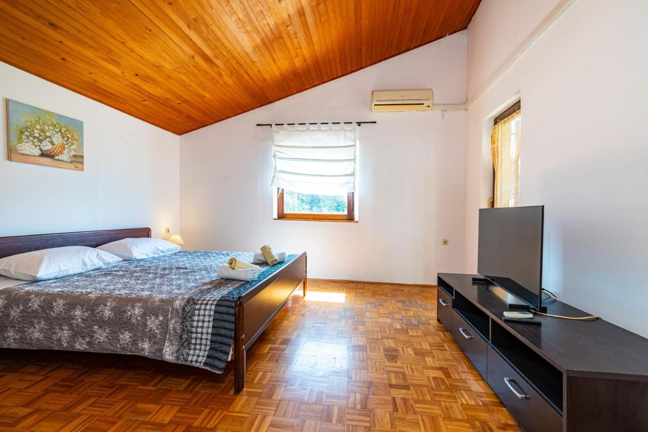 Apartment Sea And Mountain With Pool Novigrad  Oda fotoğraf