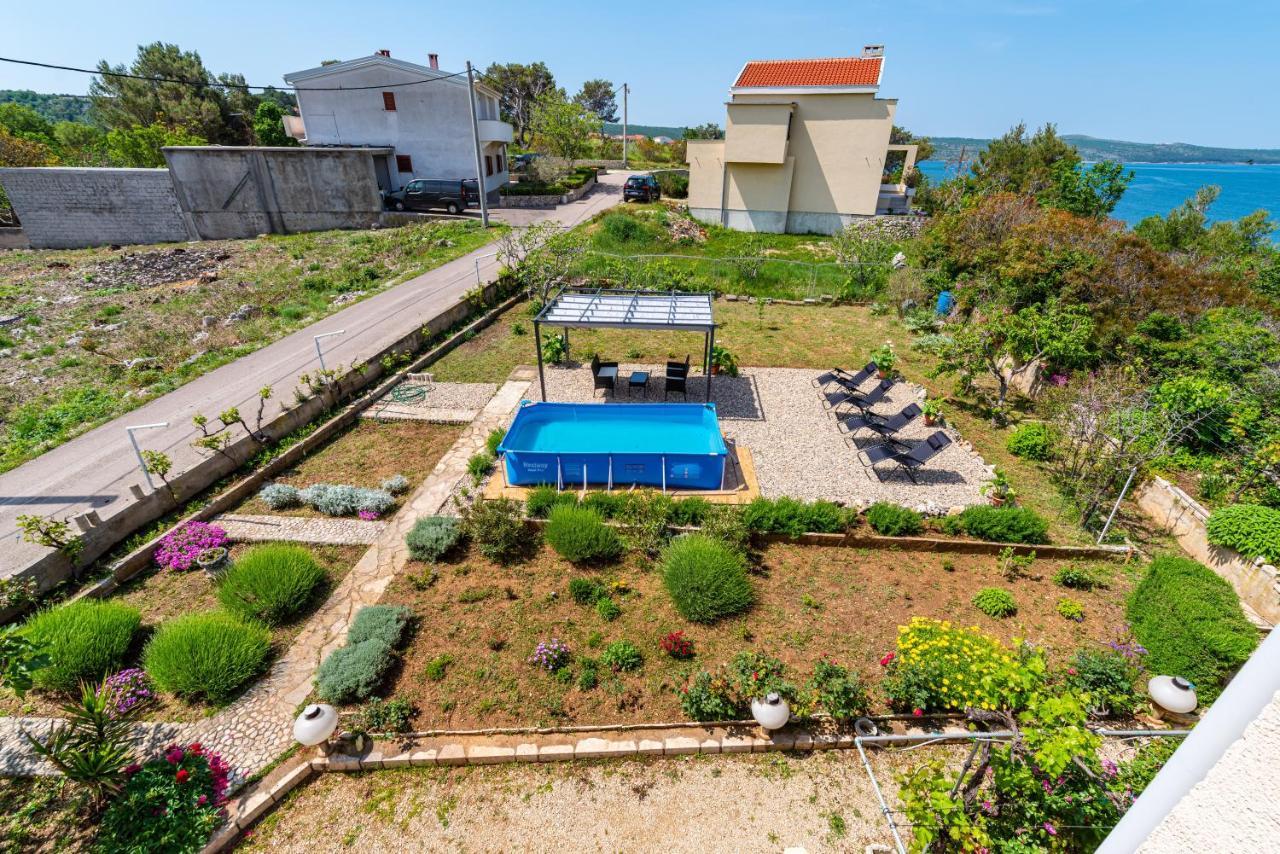 Apartment Sea And Mountain With Pool Novigrad  Oda fotoğraf