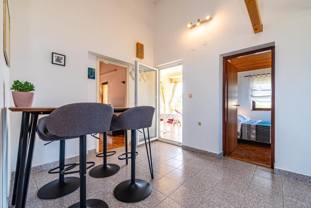Apartment Sea And Mountain With Pool Novigrad  Oda fotoğraf