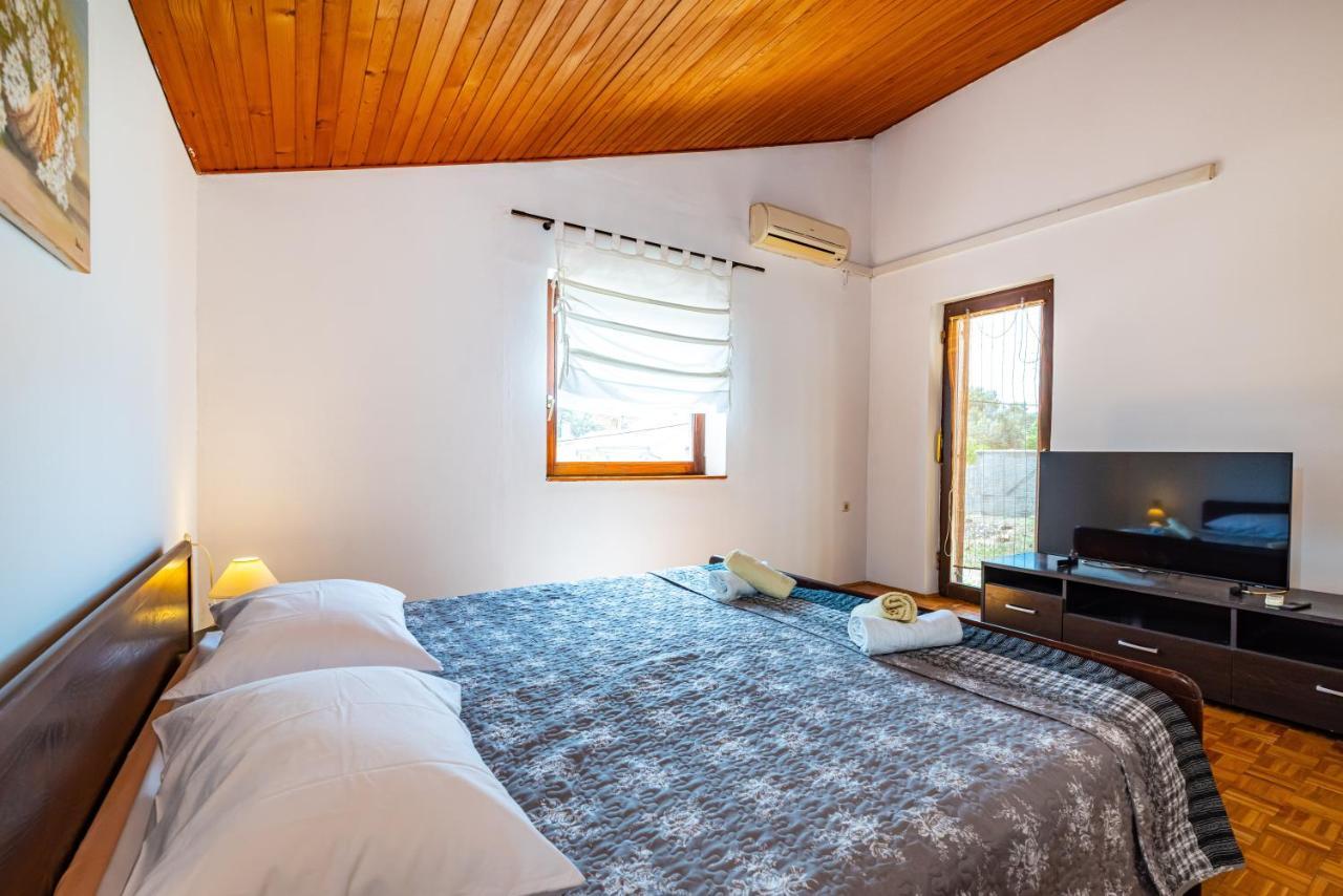 Apartment Sea And Mountain With Pool Novigrad  Oda fotoğraf