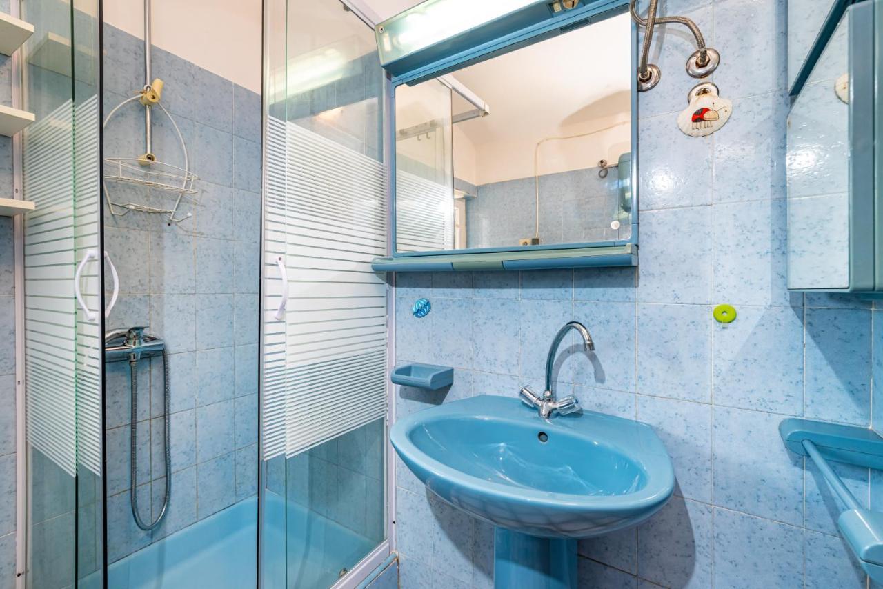Apartment Sea And Mountain With Pool Novigrad  Oda fotoğraf