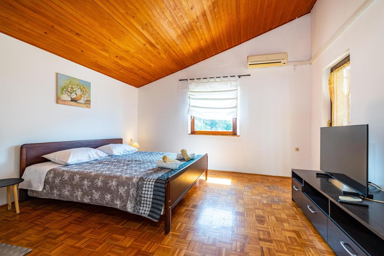 Apartment Sea And Mountain With Pool Novigrad  Oda fotoğraf