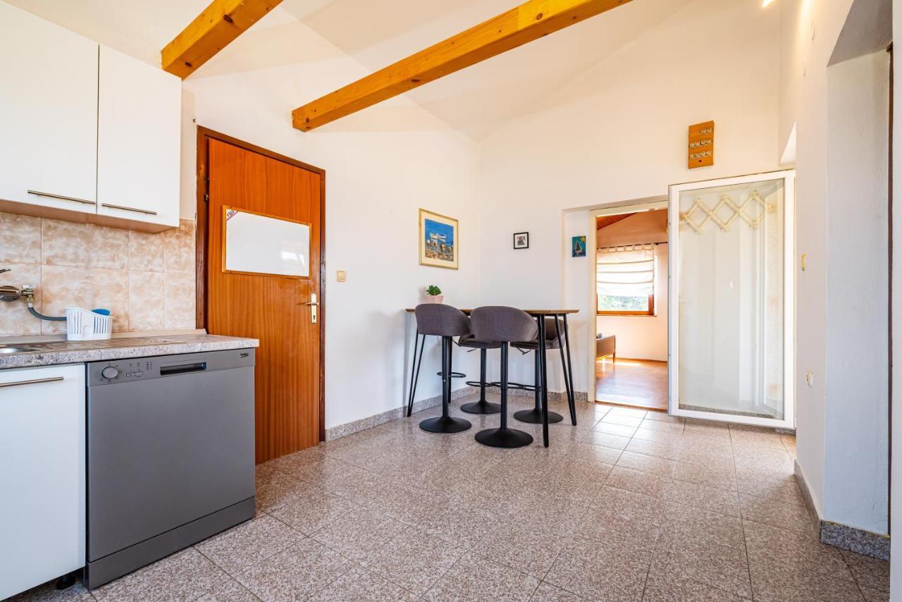 Apartment Sea And Mountain With Pool Novigrad  Oda fotoğraf