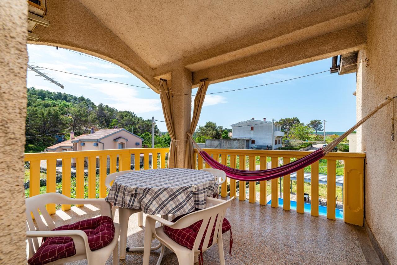 Apartment Sea And Mountain With Pool Novigrad  Oda fotoğraf
