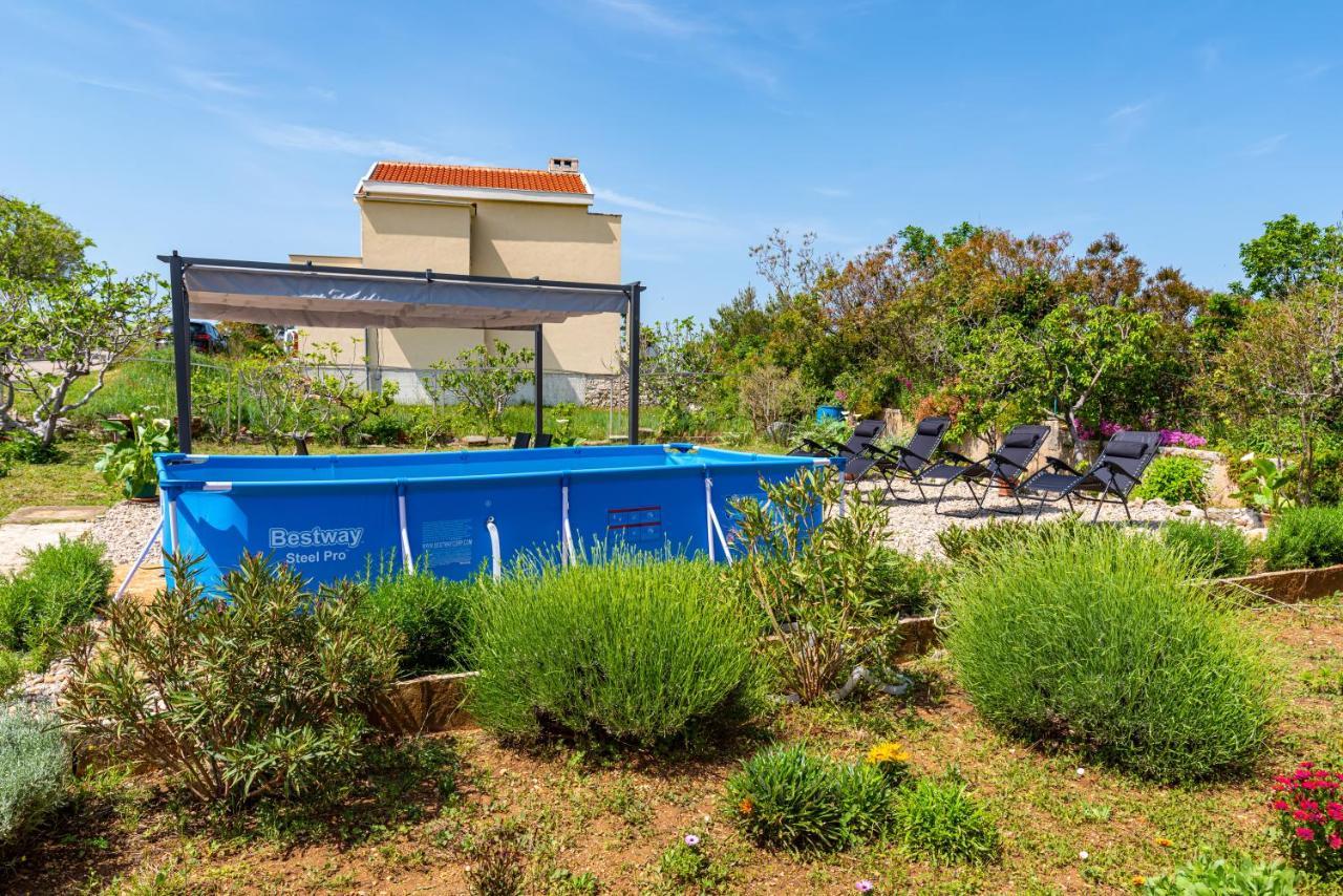 Apartment Sea And Mountain With Pool Novigrad  Dış mekan fotoğraf