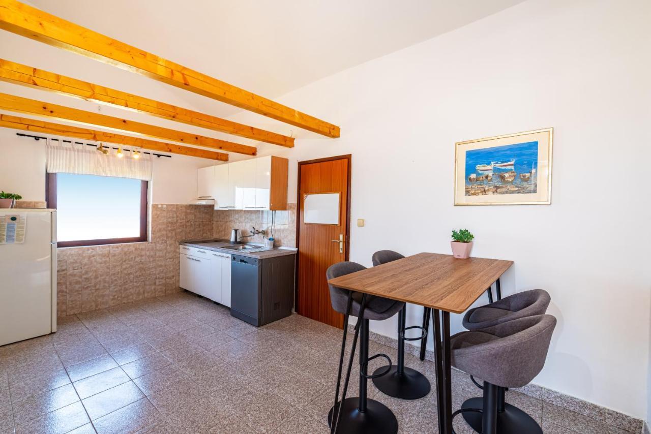 Apartment Sea And Mountain With Pool Novigrad  Dış mekan fotoğraf