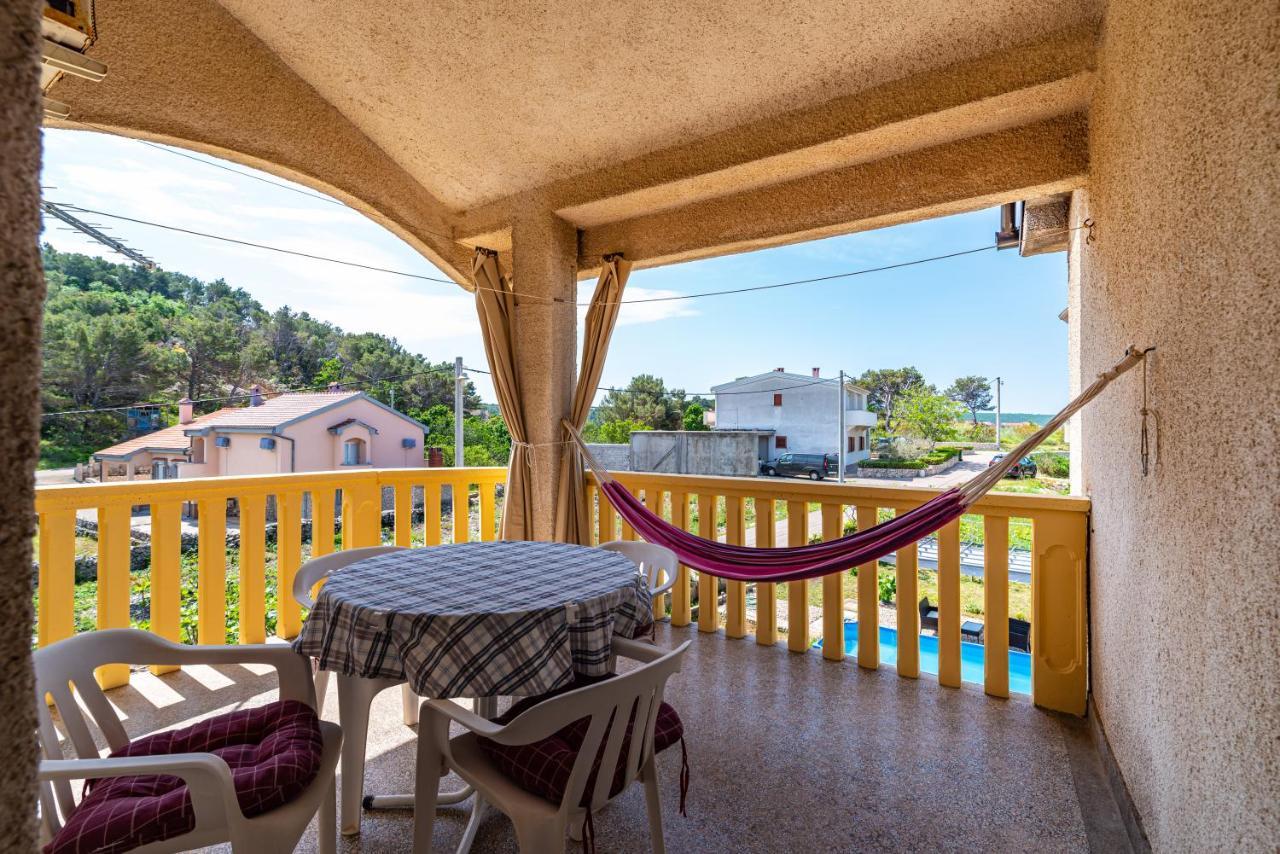 Apartment Sea And Mountain With Pool Novigrad  Dış mekan fotoğraf