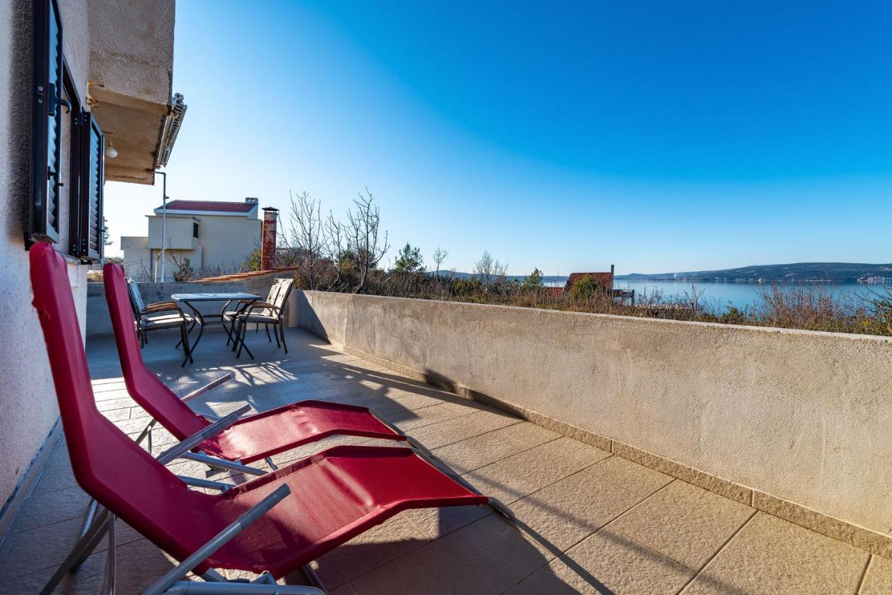 Apartment Sea And Mountain With Pool Novigrad  Dış mekan fotoğraf