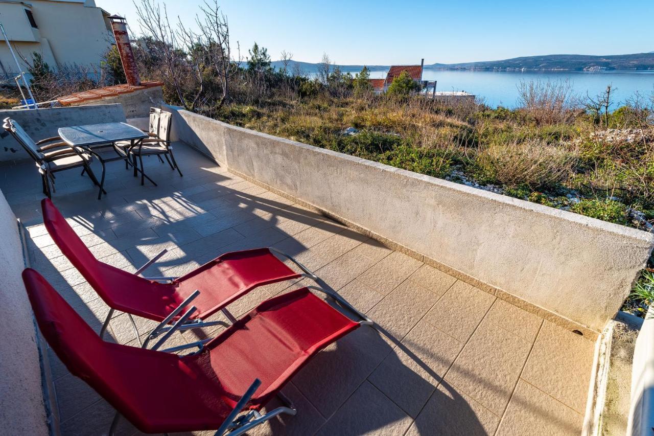Apartment Sea And Mountain With Pool Novigrad  Dış mekan fotoğraf